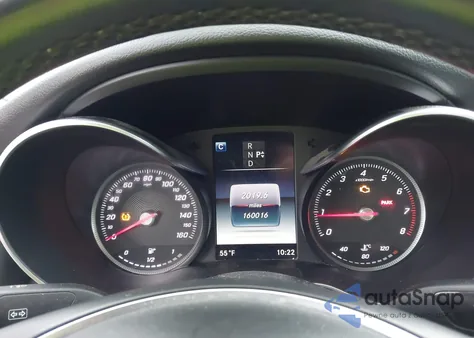 2017 Mercedes-Benz C 300 4Matic z USA, uszkodzony, nr VIN 55SWF4KB9HU223907